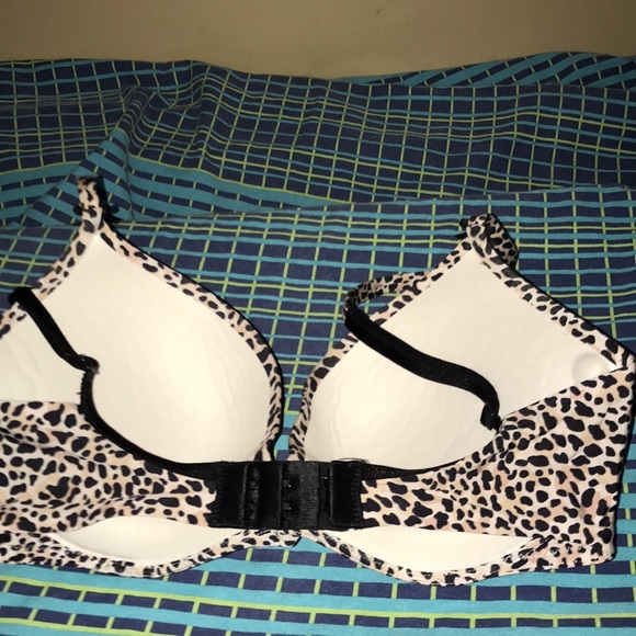 Victoria’s Secret bra 32D - Picture 2 of 5